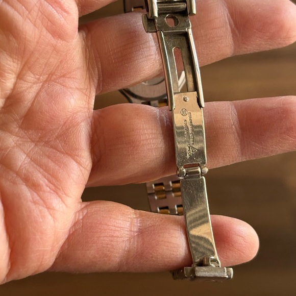 Omega Gold and Silver Two-Tone Watch with Roman Numerals - Picture 4 of 9